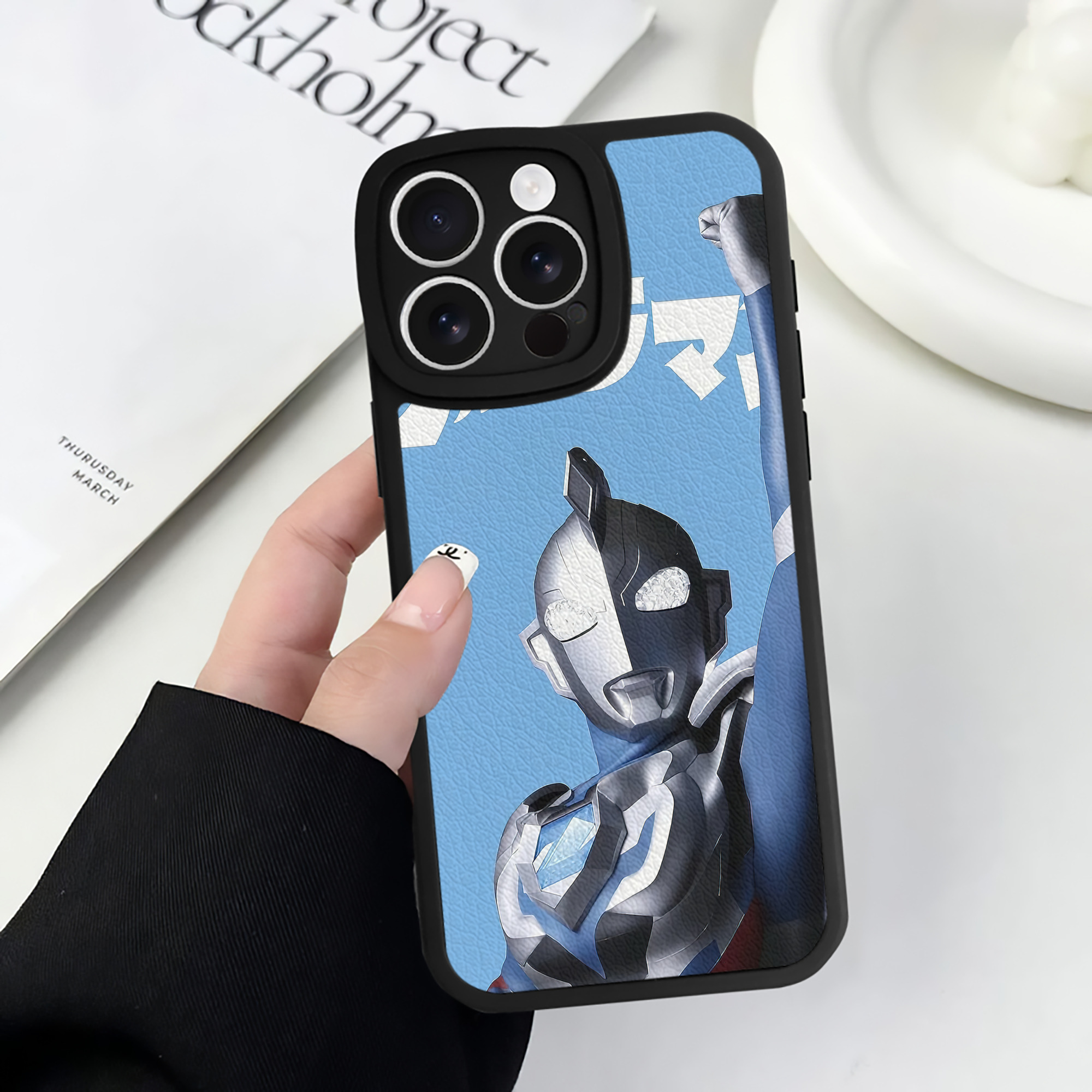 （画像用） ウルトラマン Ultraman 【iPhone 16シリーズ対応】シリコンスマホケース（レザー調） 材質：シリコン